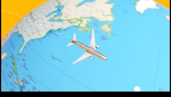 סייר כלכלה: שרטוט מסלולים נוחים על פני יבשות