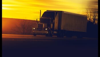 מטענים חזיתיים: האתגרים והניצחונות של הובלות מסחריות