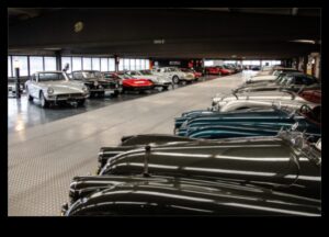 אלגנטיות נצחית: המשיכה המתמשכת של מכוניות יוקרה קלאסיות