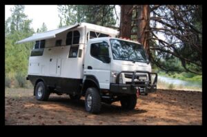 מעבר לכביש המהיר: הרפתקאות שטח עם רכבים מסחריים כבדים